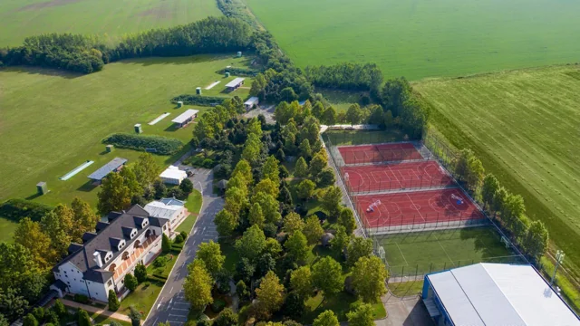Kovilovo Resort’un basketbol sahaları ve kamp tesisi
